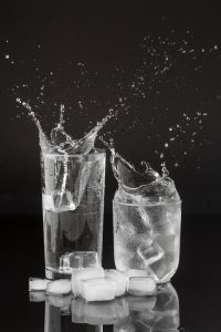 minum air es saat haid