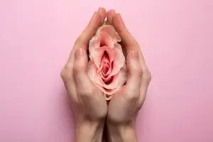 104693